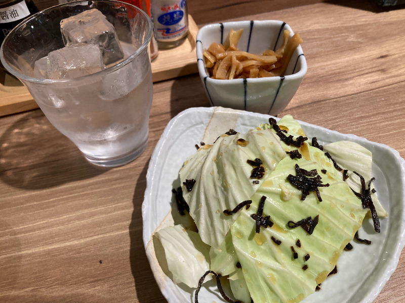 2026/07/28　お通しは小鉢とキャベツ