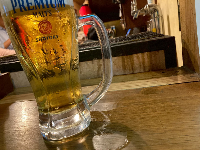 2026/05/25　立ち飲みカウンターとなり、目の前で牡蠣が焼かれている様子を見ながら待つことが可能
