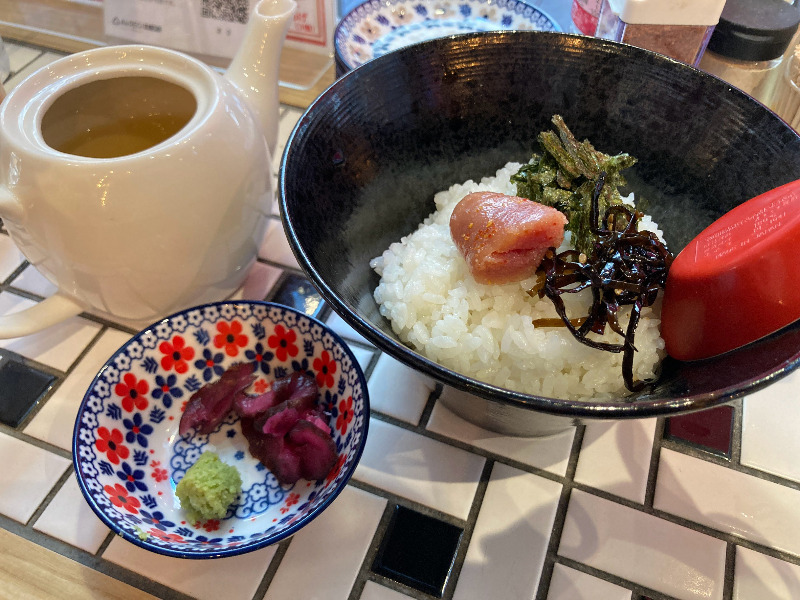 2026/07/11　明太茶漬けは自分で注ぐ形式であり立ち飲み屋ではなかなか見られないスタイル