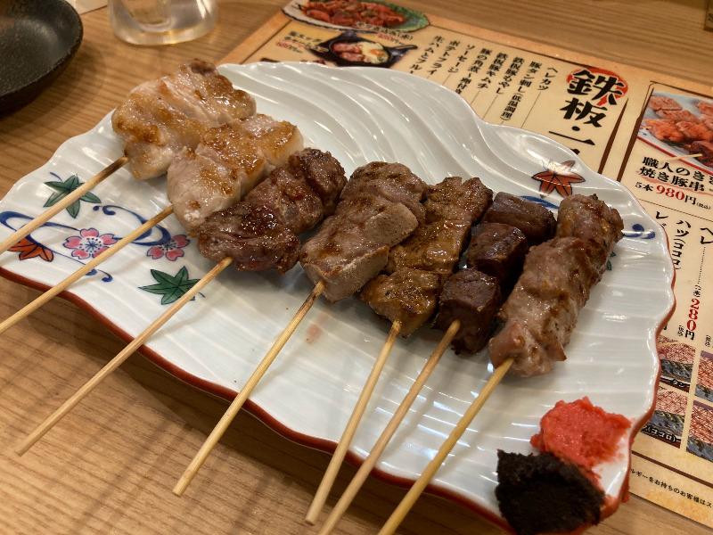 2026/07/14　焼き豚串盛合せ7本盛りはじっくり焼かれるため多少時間がかかる