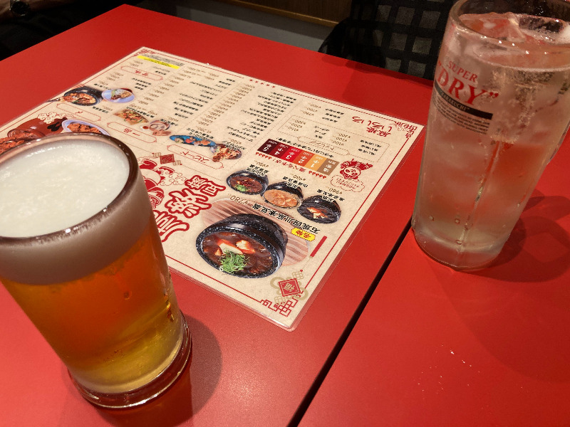 2026/09/05　手前は170円のビール、奥が100円のハイボール